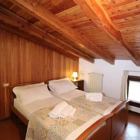 Ca' Marietta Al Centro Storico Vakantiehuis Borno